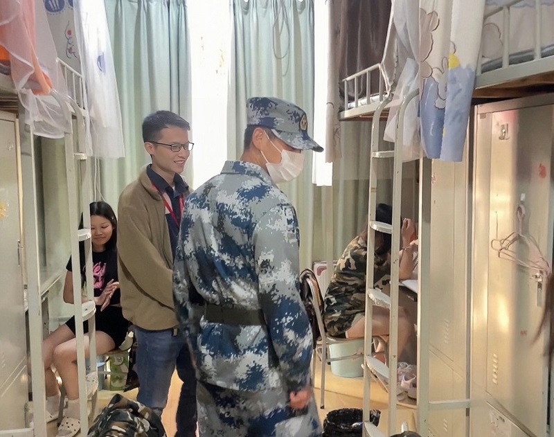 4教官指导.jpg 4教官指导.jpg