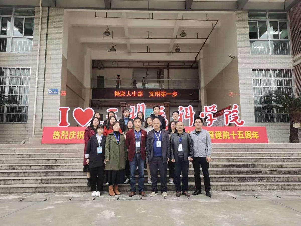 群体照片.jpg 群体照片.jpg
