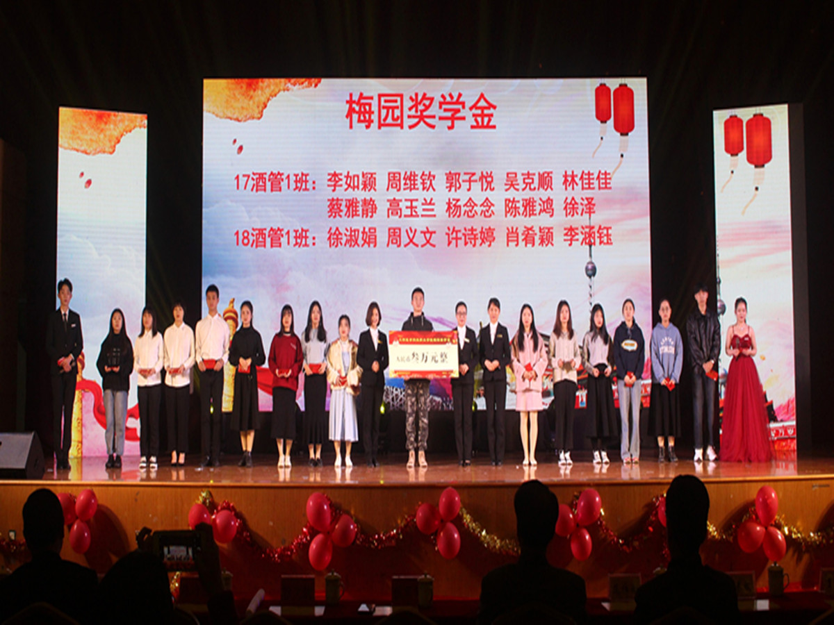 07 杨总颁奖.jpg 07 杨总颁奖.jpg