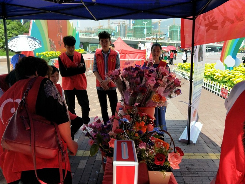 鲜花义卖_副本.jpg 鲜花义卖_副本.jpg