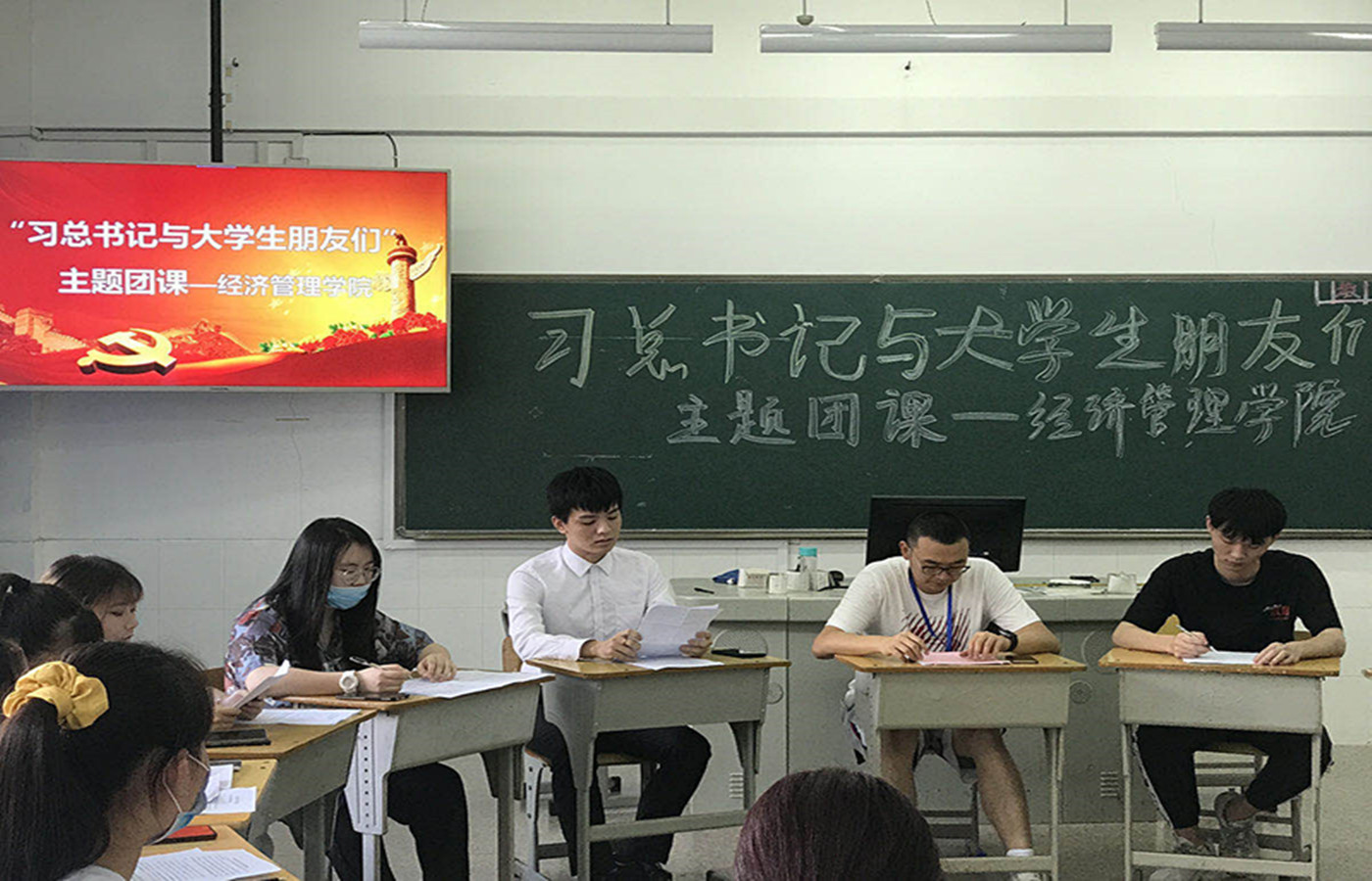 座谈会照片2.jpg 座谈会照片2.jpg