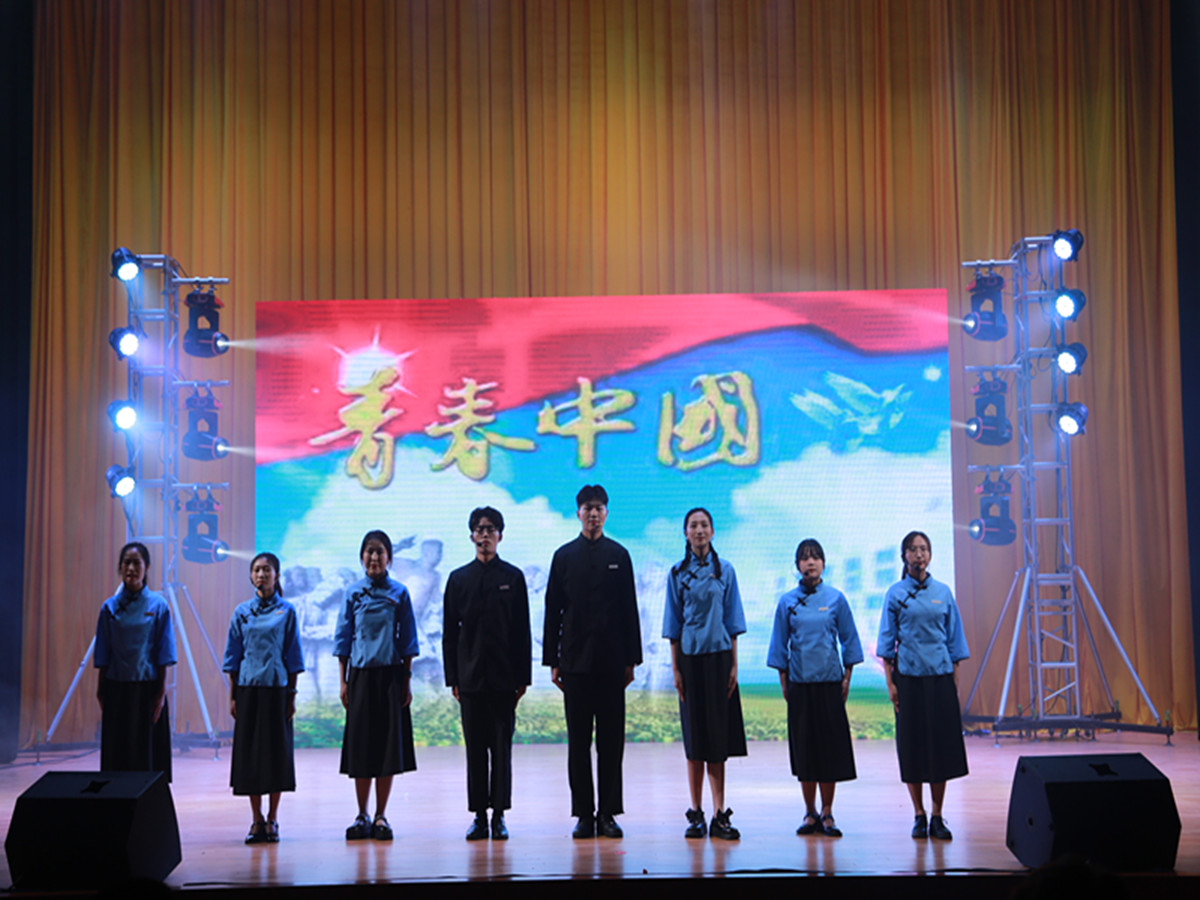 10朗诵.JPG 10朗诵.JPG