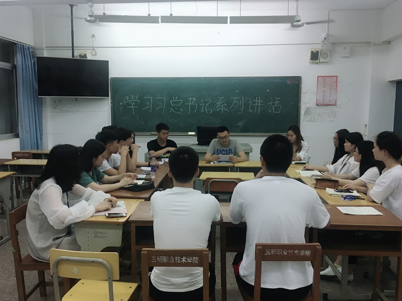 座谈会1.jpg 座谈会1.jpg