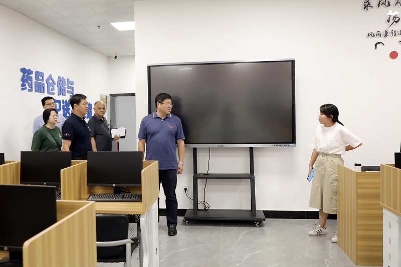3I9A7792--w.jpg 3I9A7792--w.jpg