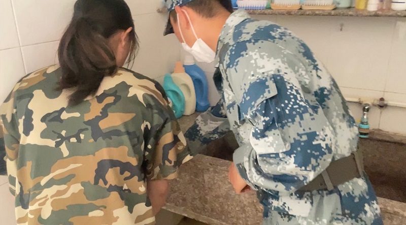 1教官指导.jpg 1教官指导.jpg