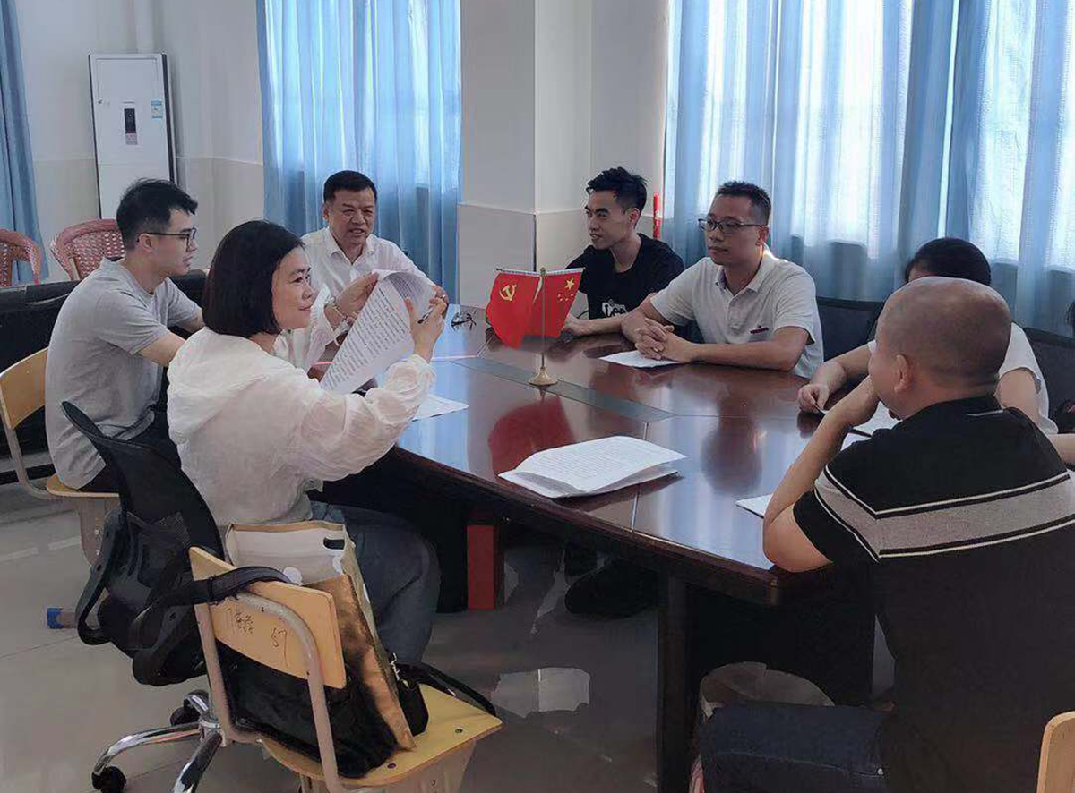 交流研讨1.jpg 交流研讨1.jpg